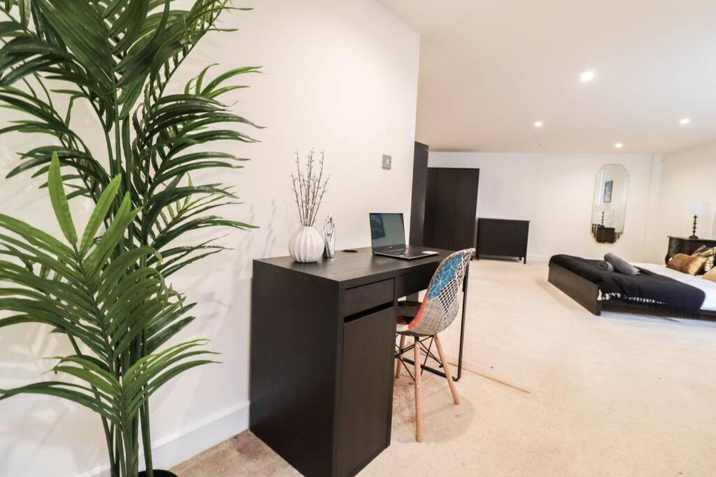 Camber Hill - Long Stay Offer London Exterior photo